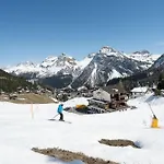 Alexandra 120 By Vacations, Renoviertes Mit Bergblick & Parking Im Zentrum Arosa