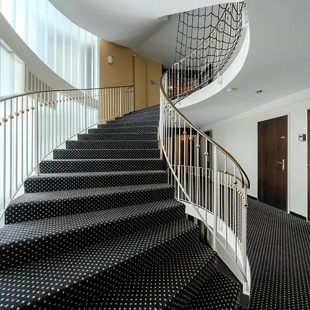 Alexandra 120 By Vacations, Renoviertes Mit Bergblick & Parking Im Zentrum *